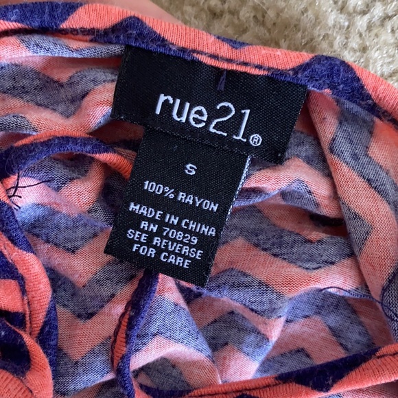 Assorted Tank Top Bundle - Picture 8 of 11